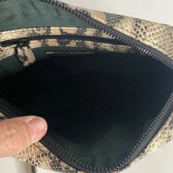 KELLY WYNNE Snake Embossed Leather Camera Bag - Picture 6 of 9